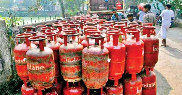 विधानसभा चुनाव खत्म होते ही महंगाई का झटका...बढ़ गई गैस सिलेंडर की कीमत, जानिए कितना पहुंच गया रेट