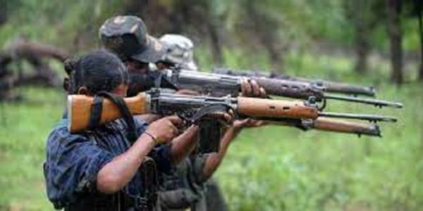 मुखबिरी के आरोप में ग्रामीण की हत्या...सड़क किनारे मिली लाश