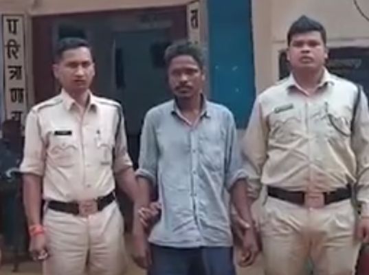 कुल्हाड़ी से अपनी 15 साल की बेटी की हत्या कर दी, पिता बोला- &lsquo;लड़कों के साथ घूमती थी, बेइज्जती करा रही थी, इसलिए मार डाला&rsquo;
