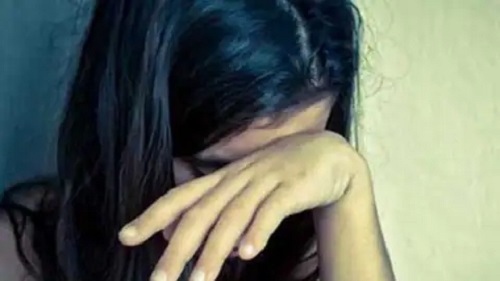 युवक ने मंदिर में लड़की से की छेड़छाड़ और मारपीट, परेशान पीड़िता ने घर आकर उठाया खौफनाक कदम
